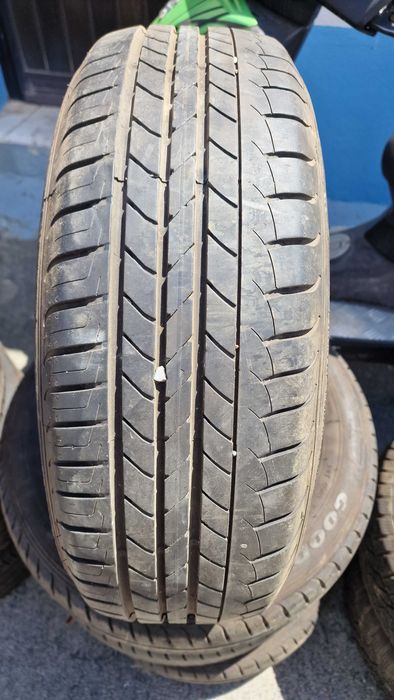 À venda vários pneus em excelente estado r15 r16