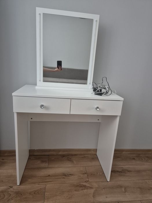Toaletka z lustrem biała