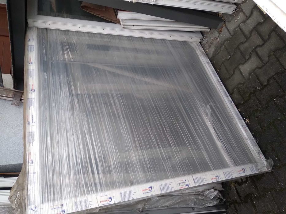 Okno  witryny fix biale