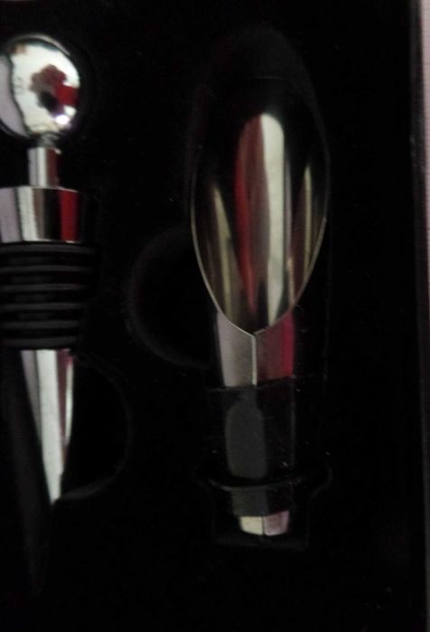 Conjunto de 4 peças para Vinho, Novo (BOX)