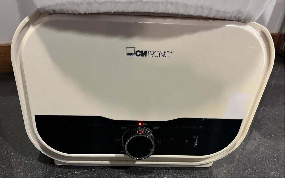 Secador/engomador de roupa CLATRONIC