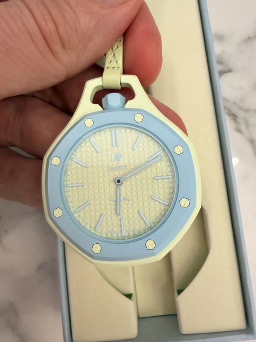 Культовий годинник Swatch AP