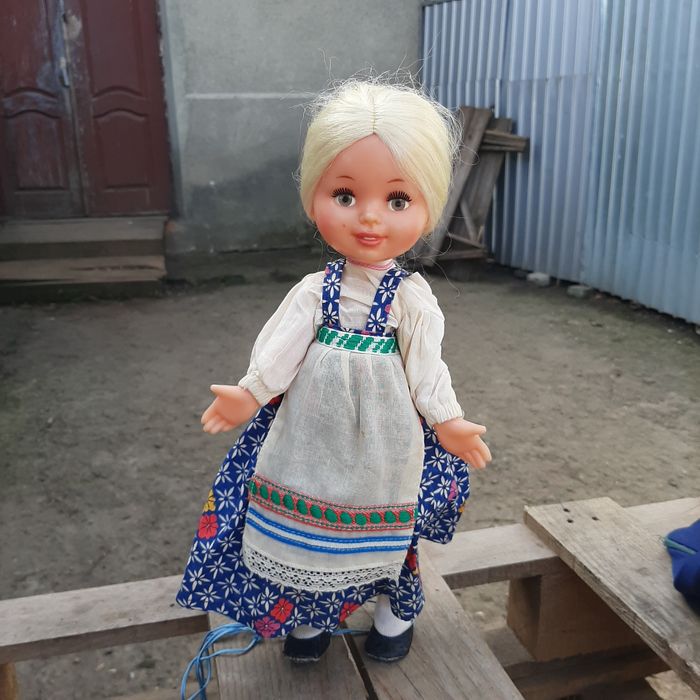 Кукла в національному костюмі