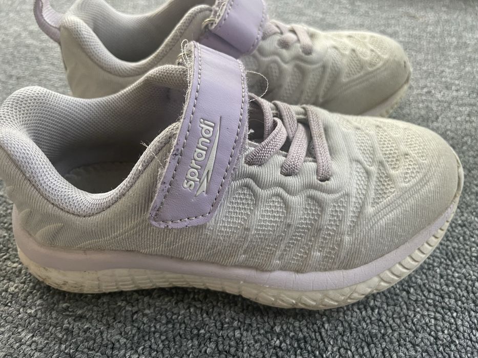 Lekkie buty dla dziewczynki 26