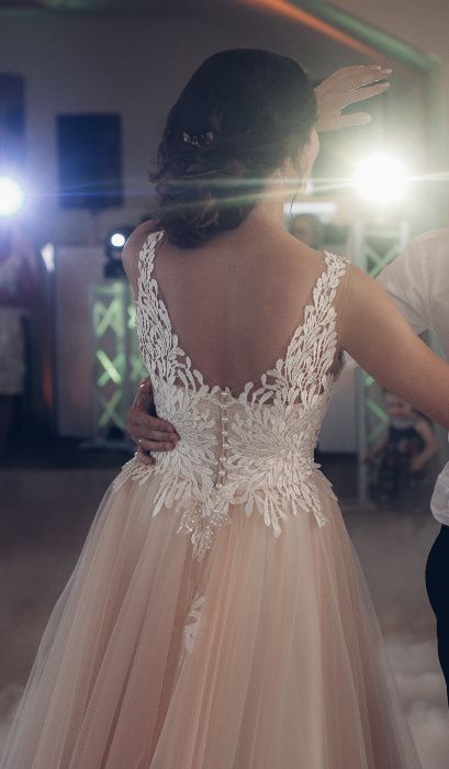 Piekna suknia ślubna