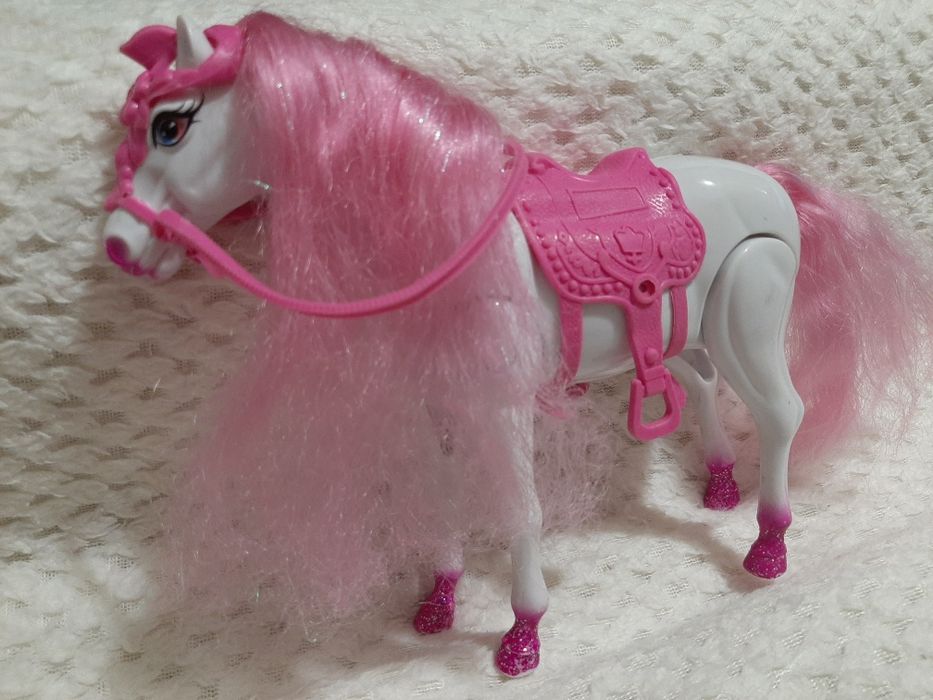 Лошадь ,лошадка,кінь  для барбі .Ходить