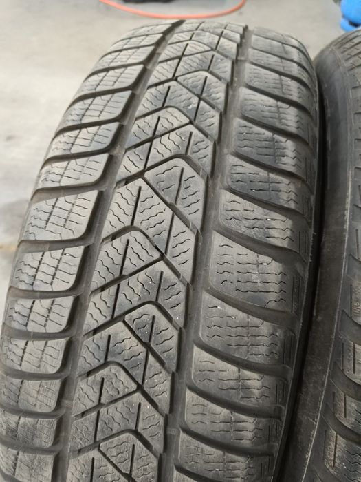 Opony zimowe Pirelli Sottozero 3. 215/65/R17  2023 rok