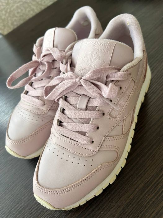 Продам оригинальные женские кроссовки Reebok