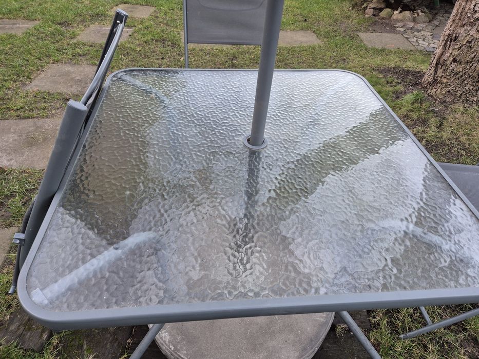 Komplet ogrodowy z parasolem