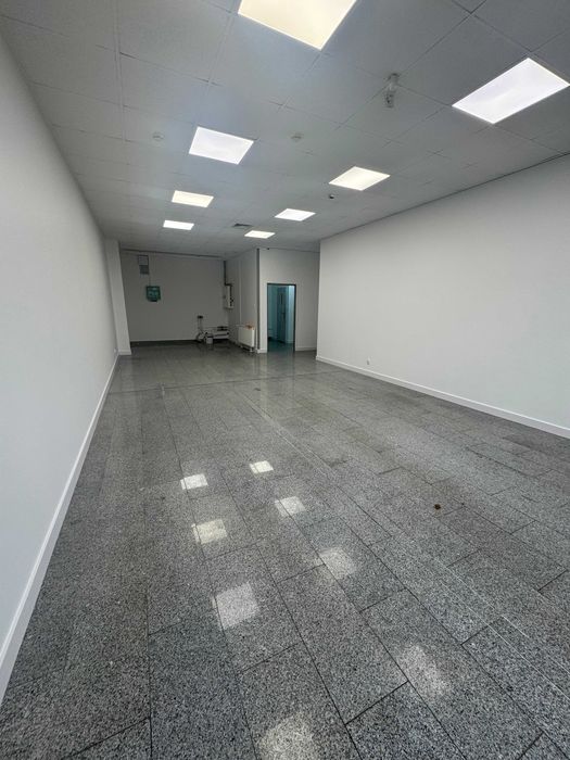 Lokal z witryną na działaność handlowo-usługową, biurową