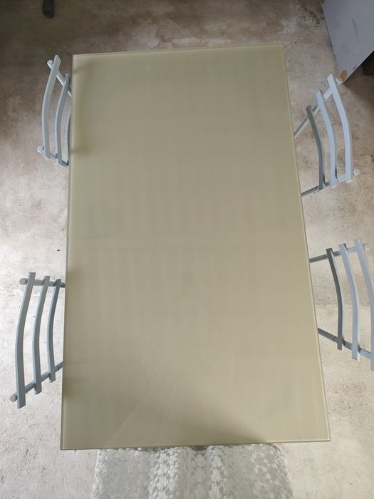 Vendo Mesa e 4 Cadeiras
