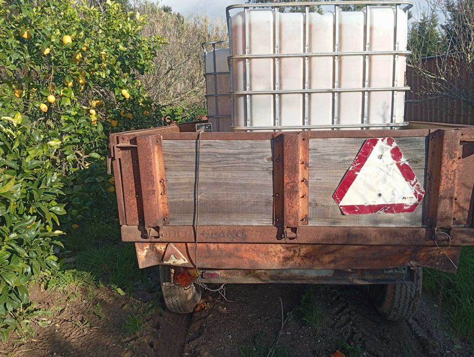 Reboque tribasculante 1.60 x 2.80 de caixa