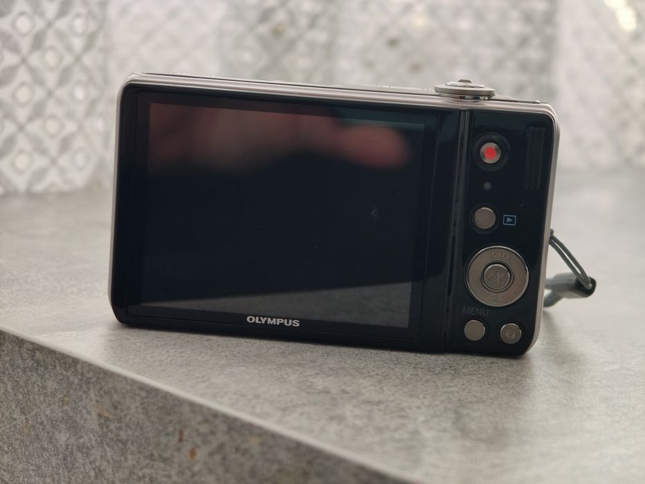 Kompaktowy aparat Olympus D-720 -Uszkodzony