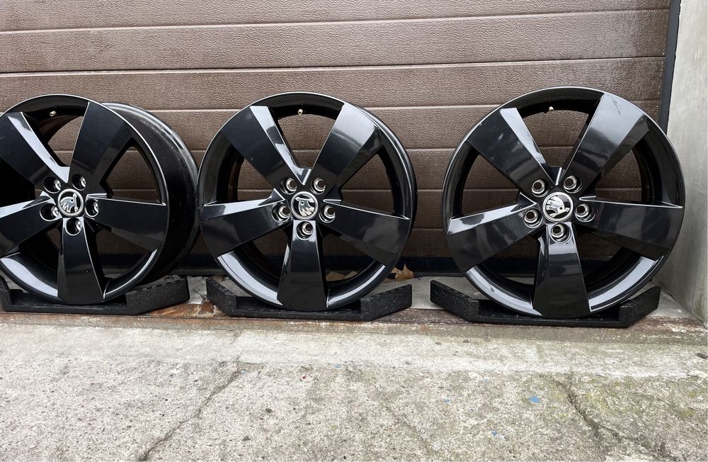 4x felgi aluminiowe 5x100 r16 et35 6J Alufelgi Czarne Oryginalne Skoda