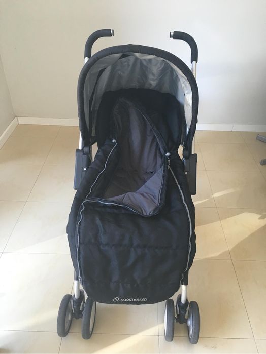 Carrinho Bebé Maxicosi com proteção para o frio