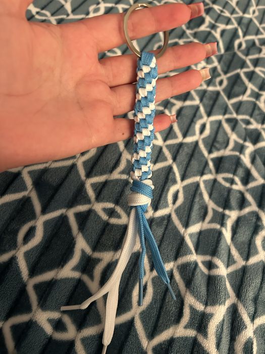 Porta chaves branco e azul