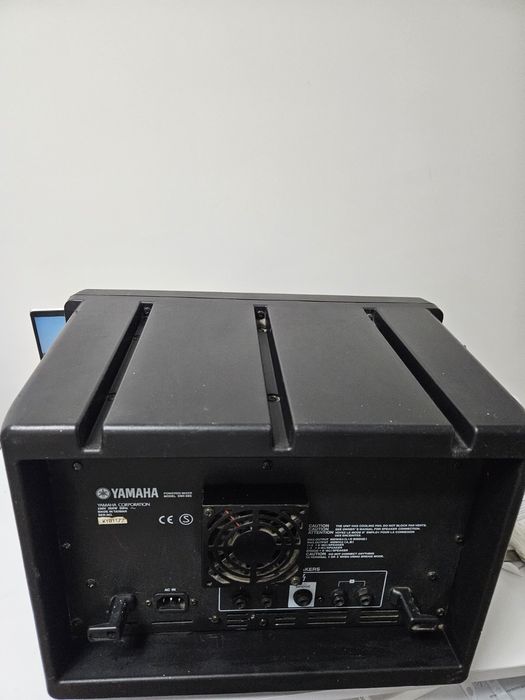 Мікшерний пульт з підсилювачем Yamaha emx 68s