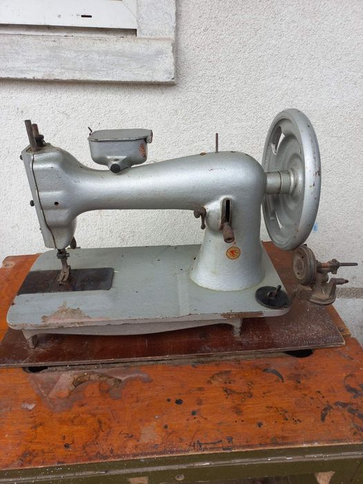 Швейна машина промислова