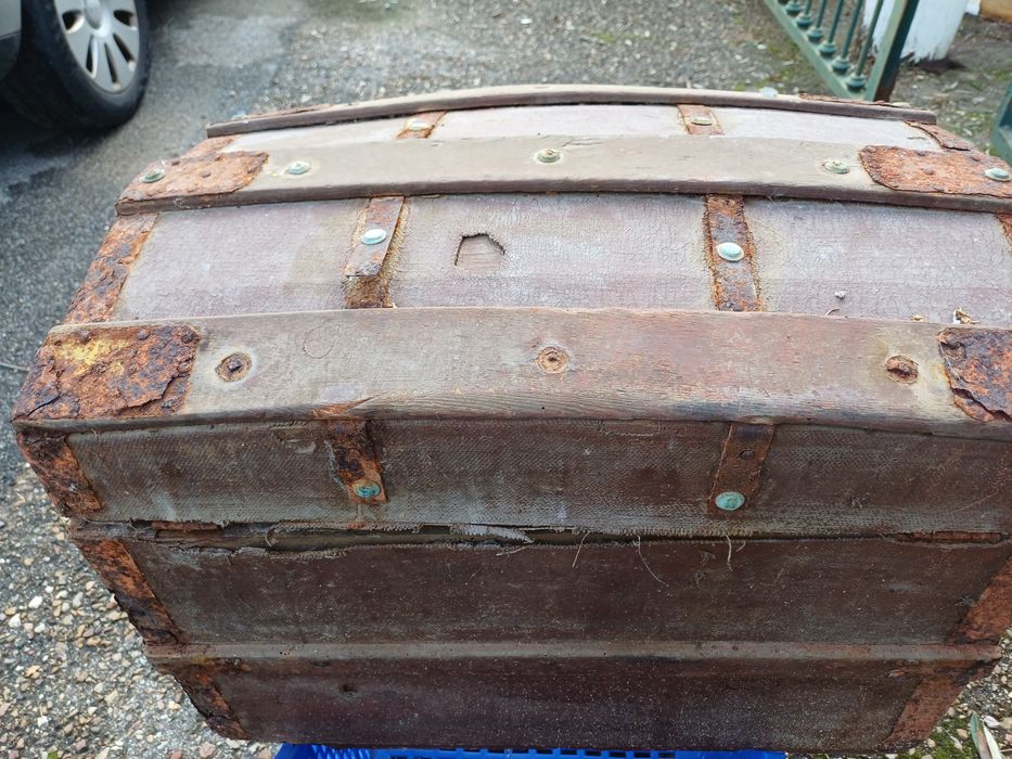 Arca antiga por restaurar