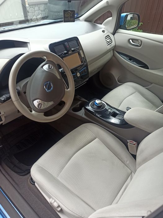 Продам Nissan Leaf