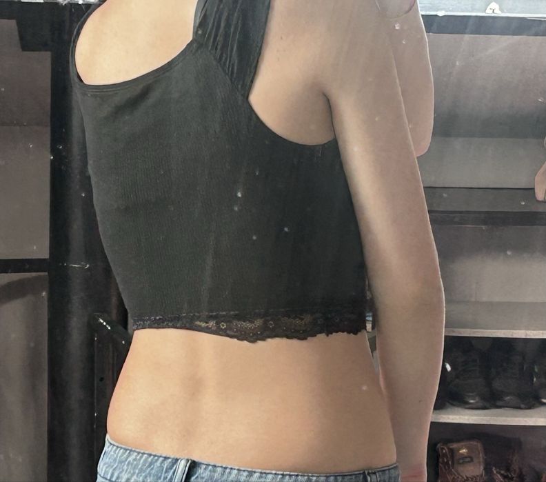 Top preto com lacinhos