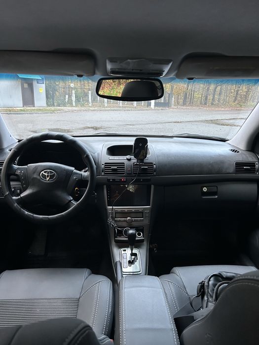 Toyota avensis..