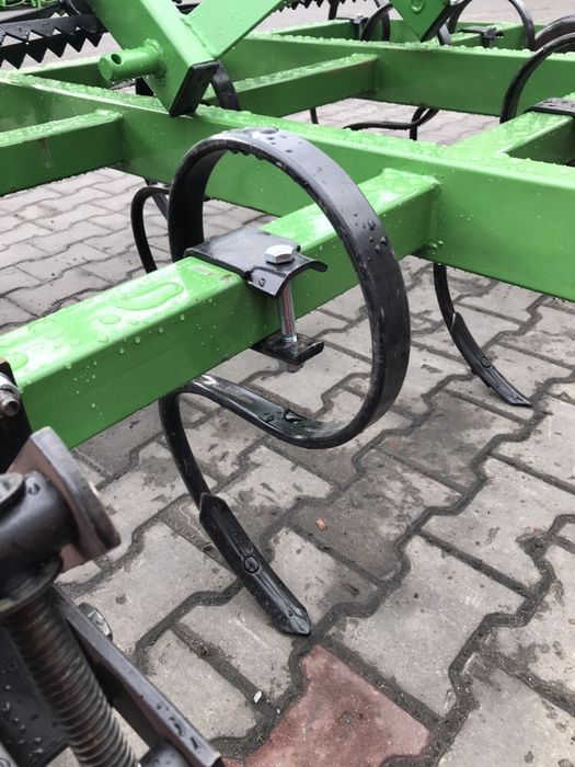 Культиватор Bomet з катком. На стрілах