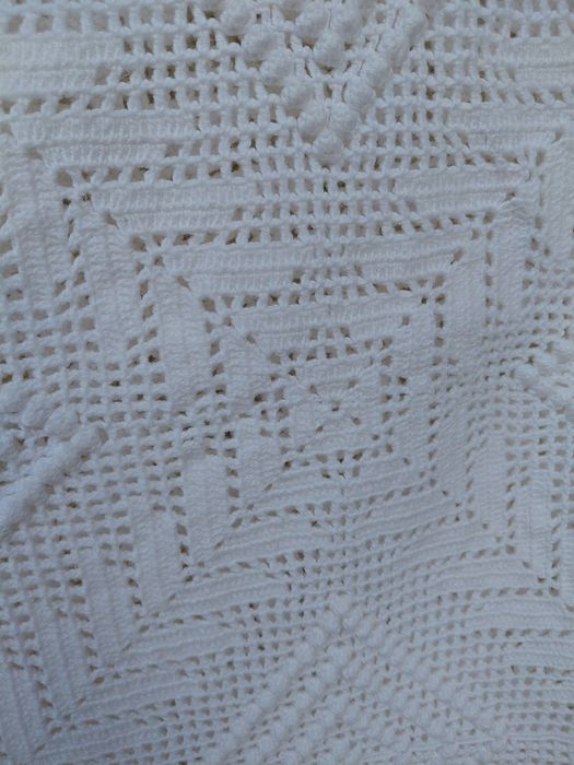 Colcha de renda feita à  mão