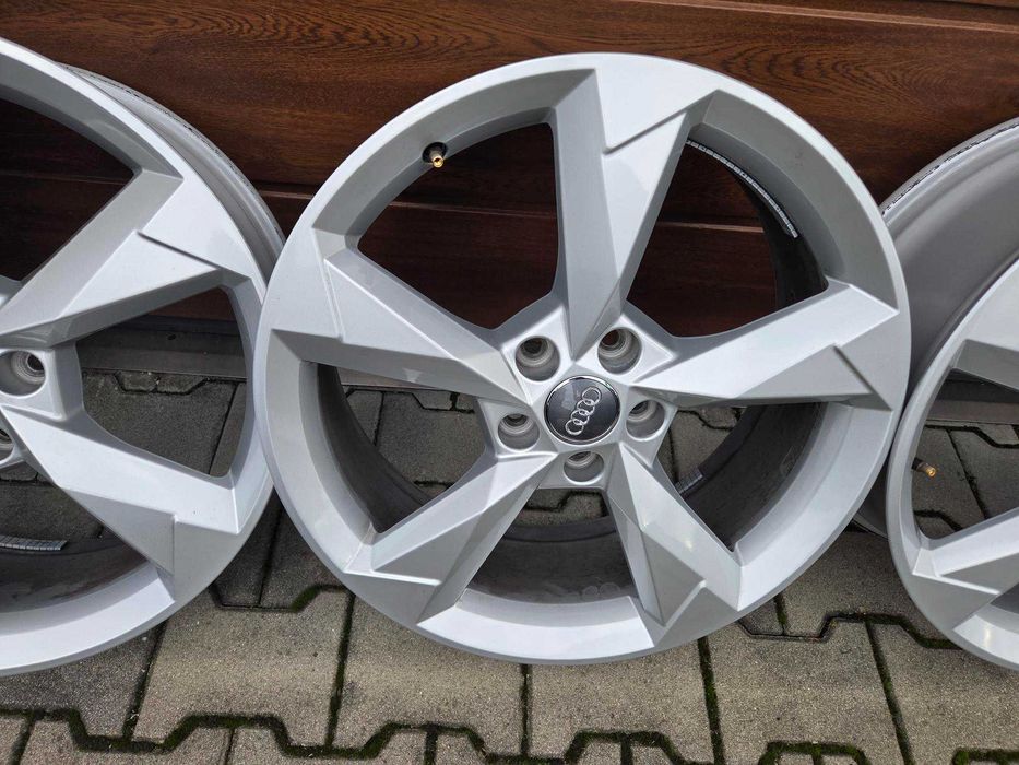 Oryginalne AUDI Q3 83 ALUFELGI FELGI ALU 19' 5x112 ET43 83A601025N