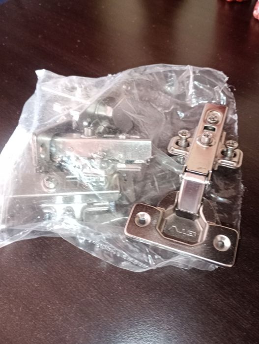 Komplet 4 szt zawiasów meblowych GTV nakładanych z cichym domykiem