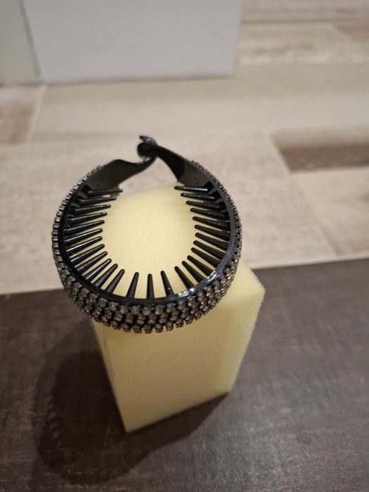 Acessório para cabelo preto