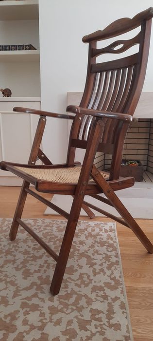 Cadeira antiga em palhinha