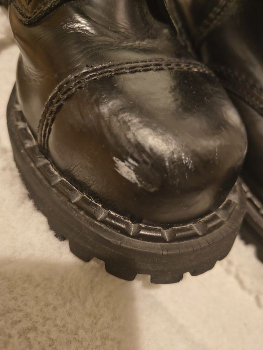buty czarne glany