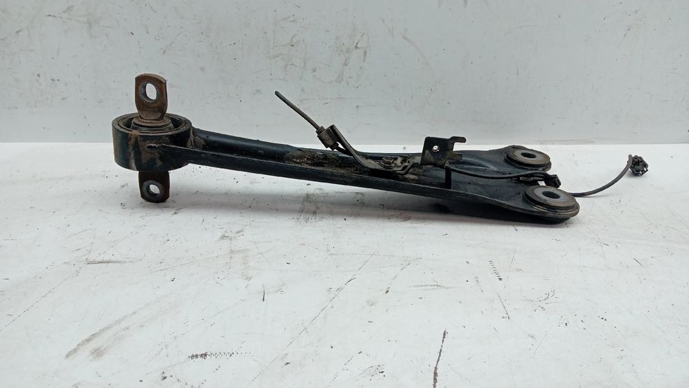 Braço de suspensão trás direito TOYOTA Avensis Wagon (_T27_)