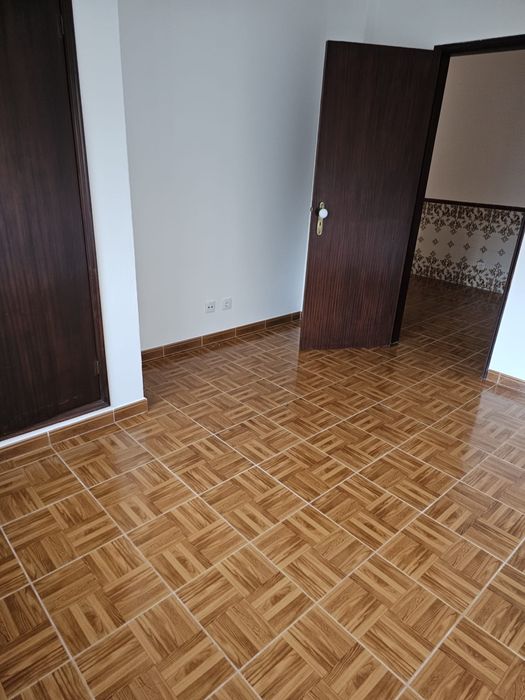 Alugo quartos com sala conzinha, dois banheiro