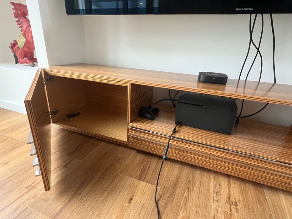 Móvel TV 220cm x 40 cm altura 44cm