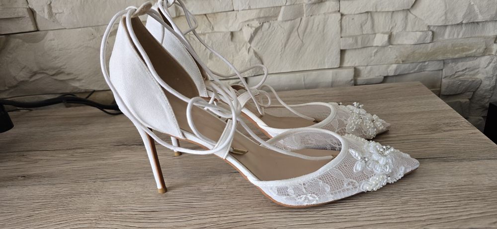 Nowe Prześliczne Białe Szpilki Koronkowe Wiązane Roz. 46