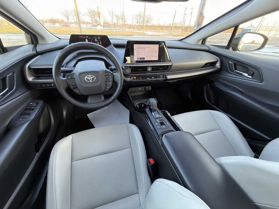 Toyota Prius      2024