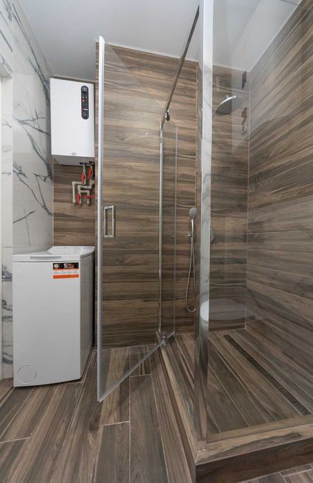 Подобова оренда- комфортна студія з ремонтом, біля метро. Світло 24/7.