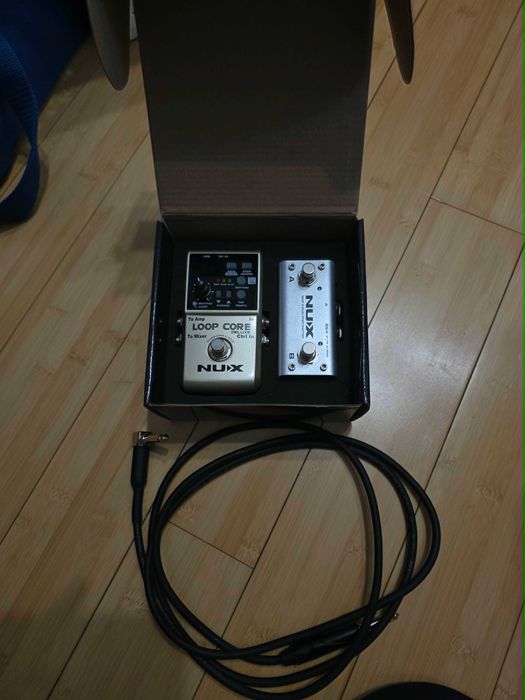 Efekt do gitary Nux Loop Core Deluxe Bundle
