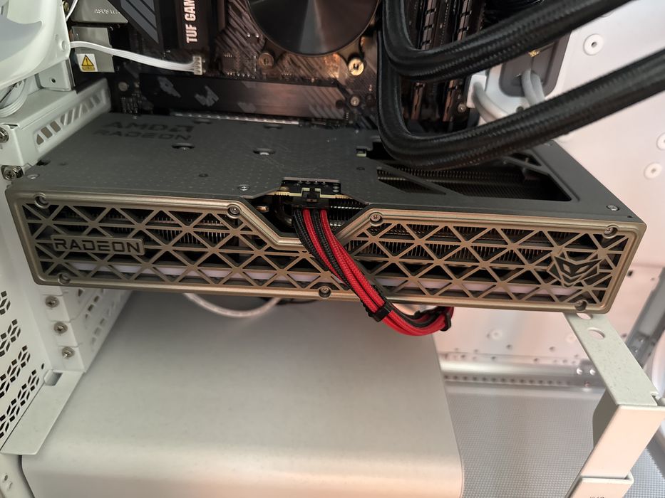Sapphire Nitro+ Radeon RX 9060 XT 16GB GDDR6 – TOP wersja, stan idealny!