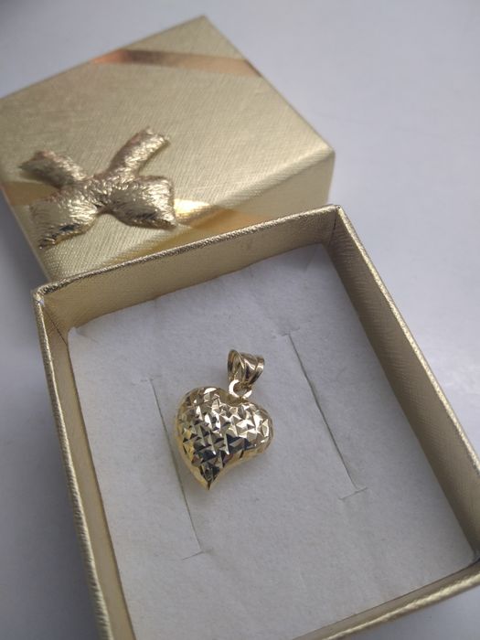 Złoty wisiorek serduszko grawerowane złoto 585   243