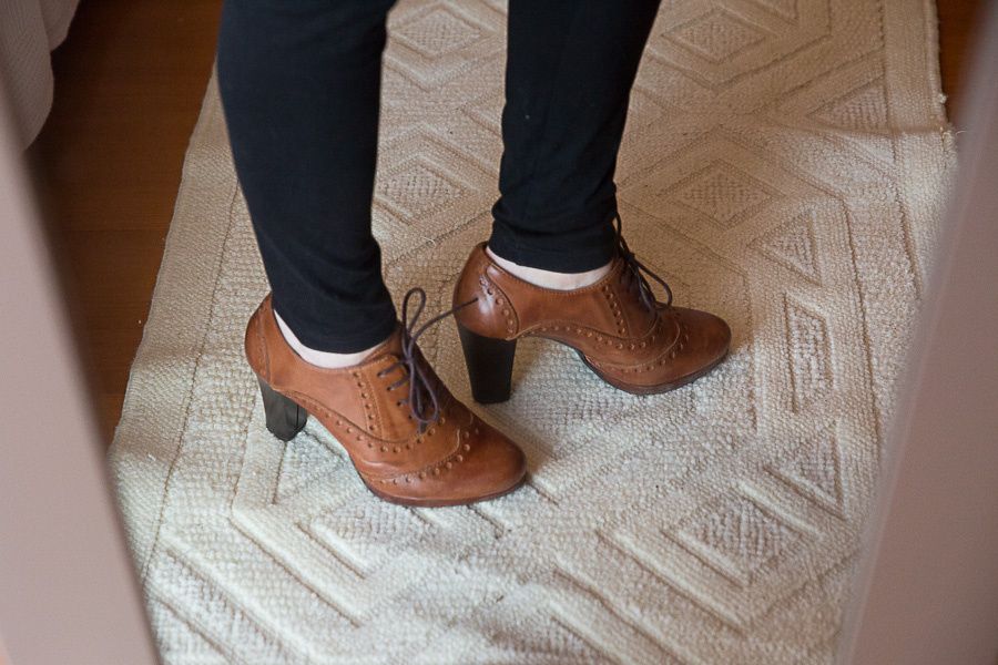 Botas 36 pequeno, salto alto camel