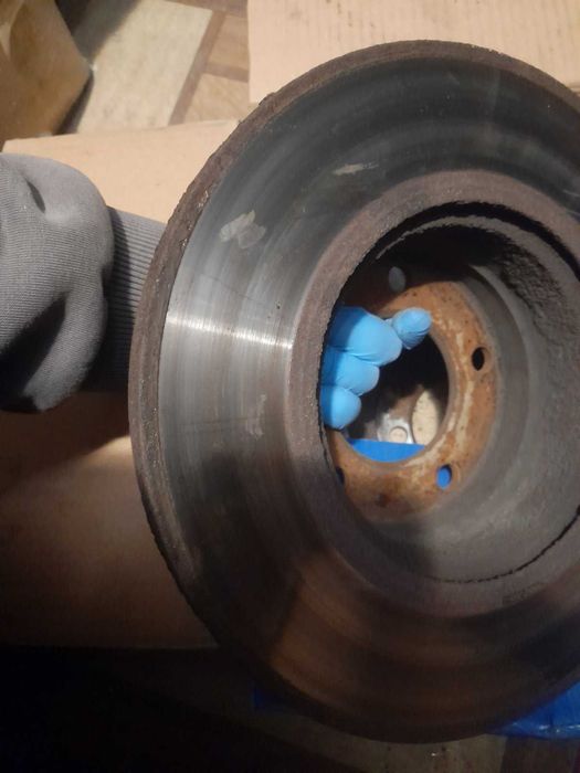 Тормозные диски передние и задние на BMW E39 (бмв)