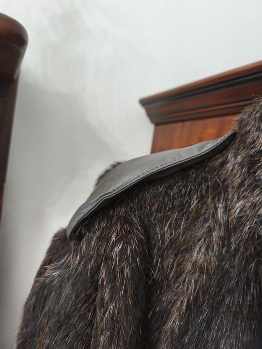 Casaco em pele de castor aplicação de pele