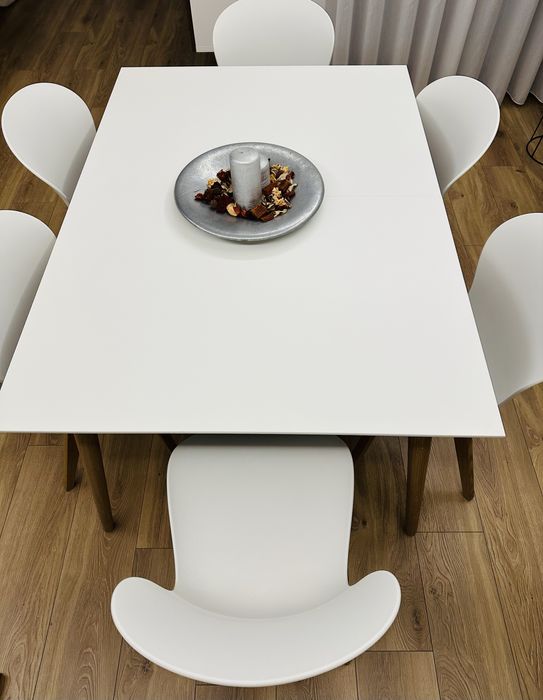 Conjunto de jantar Boconcept Milano e cadeiras Adelaide
