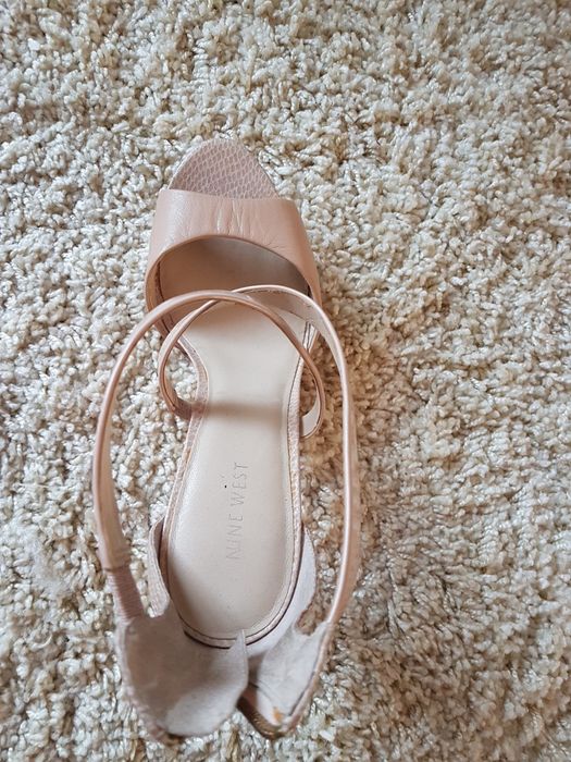 Продам женские босоножки