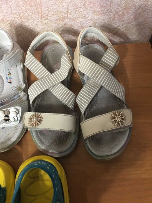 Босоножки на резинках 27 размер стелька 17,8