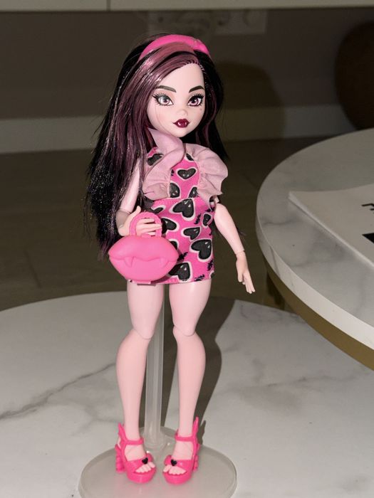 Продам Monster High Дракулауру Г3 фул комплект новая без коробки