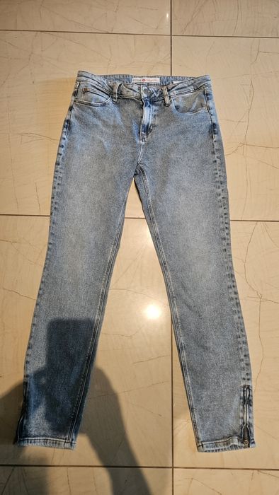 Sprzedam jeansy Guess z najnowszej kolekcji!